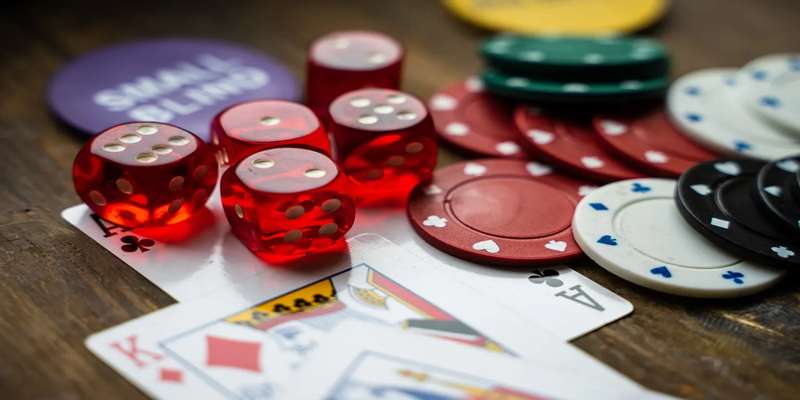 Chiến lược và rủi ro cần lưu ý khi đầu tư Baccarat